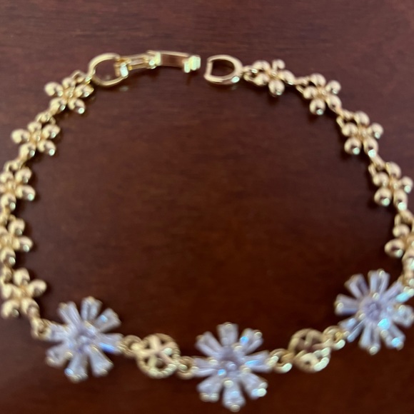 Gold Tone rhinestone, Flower bracelet with Fold Over Clasp, 9” long - Picture 3 of 6